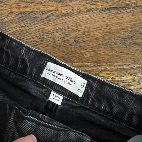 Abercrombie & Fitch Curve Love High Rise Mom Short - Picture 6 of 6